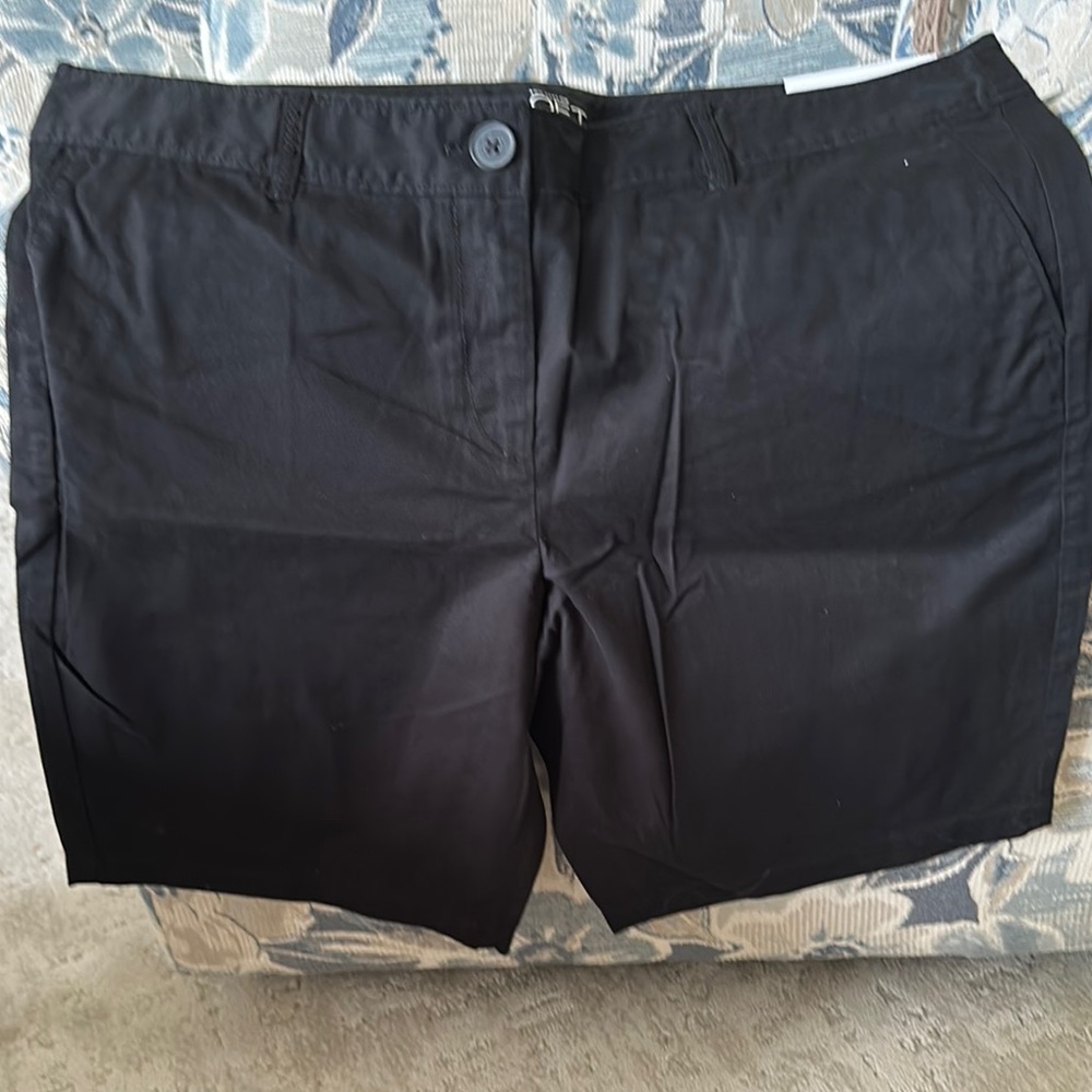 BRAND NEW WITH TAGS! LOFT Black Flat Front Shorts Casual Cotton Blend